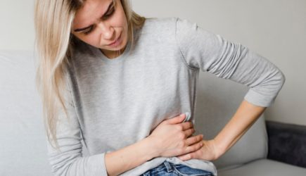 Не ждите острой боли: врач назвала 4 тихих сигнала, что ваша поджелудочная «устала» от праздников