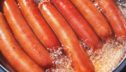 Скрытая опасность сосисок: рак и дисбаланс в гармонии тела
