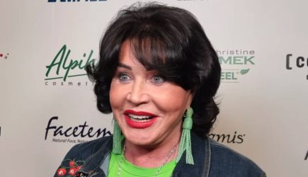 Бабкину подняли на смех из-за странного вида: Будто пчелы ее покусали