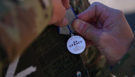 Россиянам объяснили, за какие ордена и медали положены выплаты