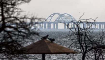 Отставание до восьми часов: 16 поездов задержались из-за перекрытия Крымского моста