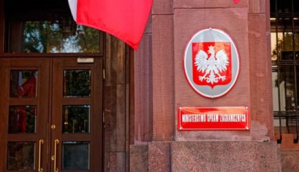 В МИД Польши рекомендовали своим гражданам срочно покинуть Россию