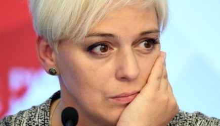 Нелли Уварова сломала ногу на катке: шок в больнице Склифосовского!