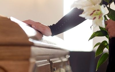 Мертвец вернулся: мужчина пришел домой после собственных похорон