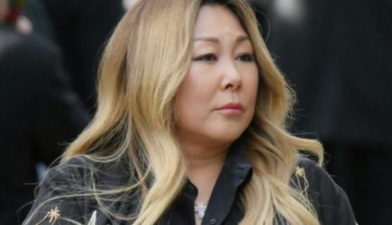 Шок перед Кремлем: все костюмы Аниты Цой порезаны в клочья!