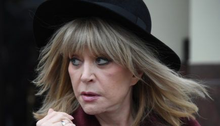 &laquo;Еле ходит&raquo;: на что решилась брошенная мужем Пугачева