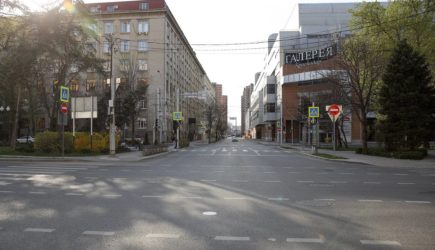 Около десяти взрывов прогремело над российским городом