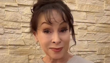 У певицы Марины Хлебниковой нашли опухоль