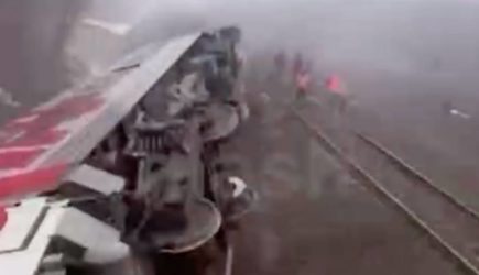 Пассажир порассуждал о причине схода вагонов поезда в российском регионе