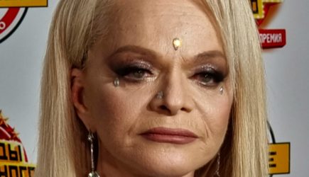 Отчаявшаяся Лариса Долина решилась на радикальную смену профессии