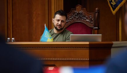 «Полная потеря власти»: британцы предрекли Зеленскому крах из-за бегства Рады