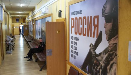 Медведев раскрыл число заключивших контракты для отправки на СВО россиян