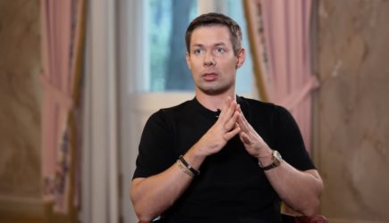 «Меня ломали физически»: вскрылись жуткие подробности жизни в рехабе семьи Стаса Пьехи