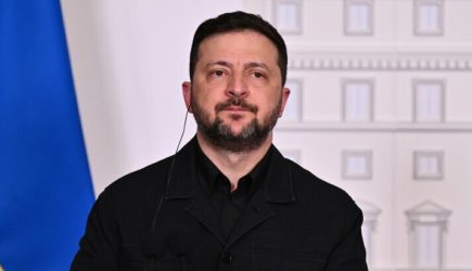 В Европарламенте посоветовали Зеленскому вернуться к игре на пианино