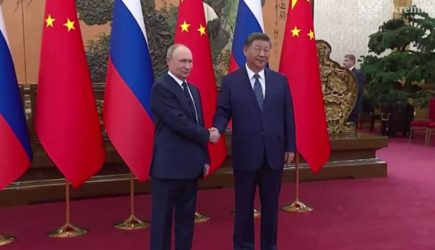«Дракон в дружеских объятиях медленно задушит медведя»: Девятов о переговорах Путина и Си Цзиньпина