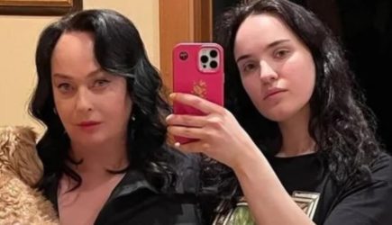 Лариса Гузеева призвала рожать детей на фоне материнства своей дочери