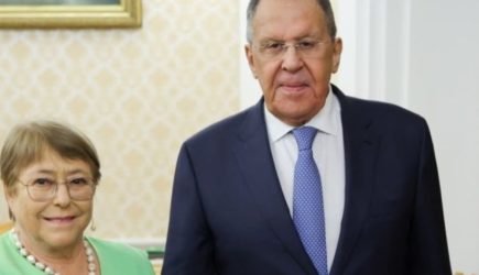 Сергей Лавров с иронией оценил подарок кандидата на пост генсека ООН
