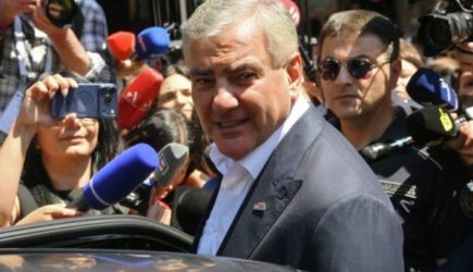 Выборы в&nbsp;Армении: неизвестные в&nbsp;масках ворвались в&nbsp;офис оппозиции