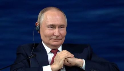«Почему не отвечаем» и «сколько можно жевать сопли» — о настроениях в России