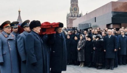 Глухой удар над могилой вождя: роняли ли на самом деле гроб Леонида Брежнева