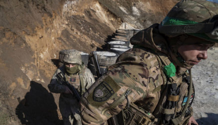 Боец ВСУ попытался отправить почтой украденные в ДНР кованые ворота