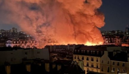 В&nbsp;Париже сгорел один из&nbsp;старейших рынков